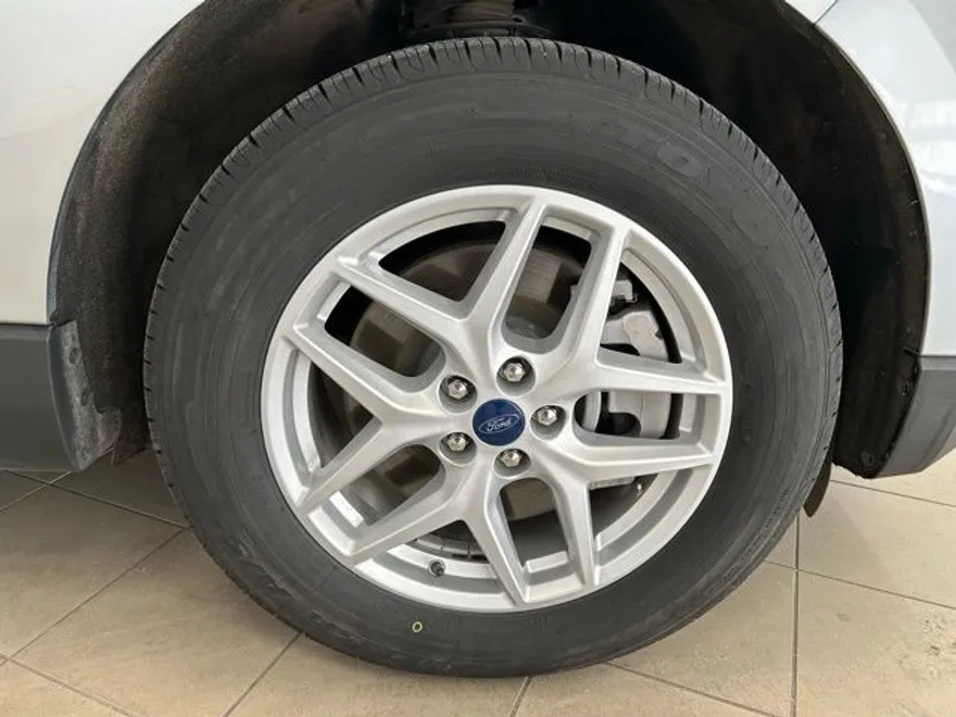 2022 Ford Edge SEL photo 1