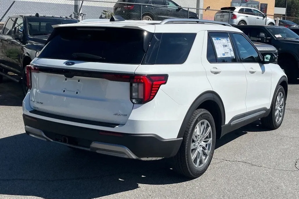 2025 Ford Explorer Platinum photo 1