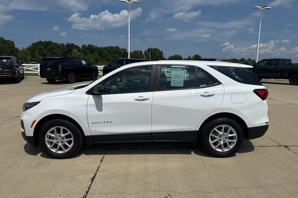 2024 Chevrolet Equinox LS photo 1