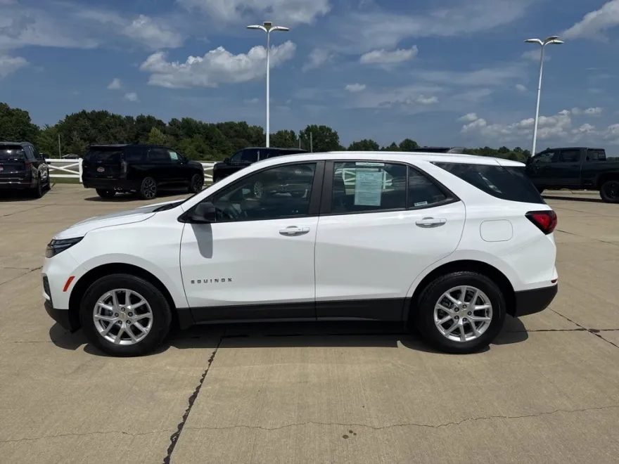 2024 Chevrolet Equinox LS photo 1