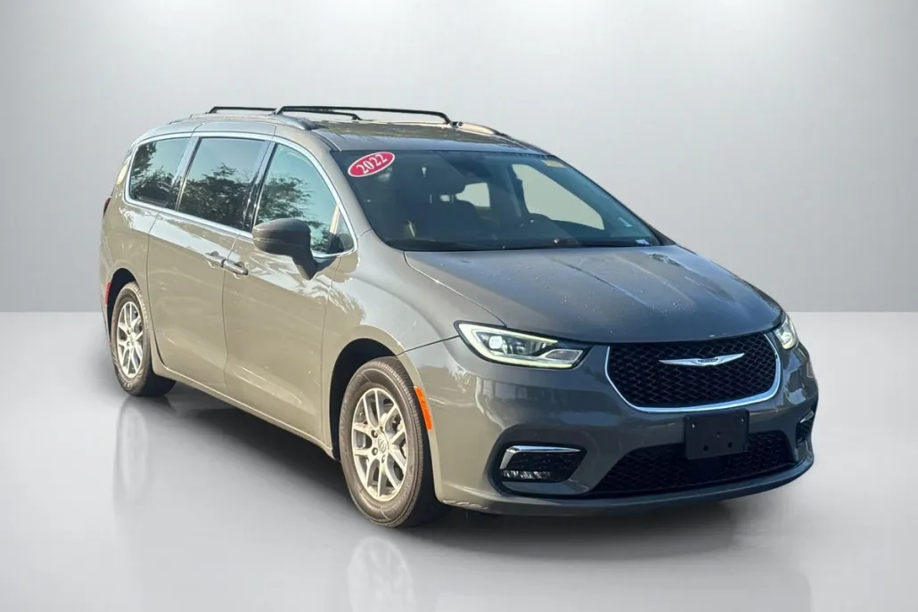 2022 Chrysler Pacifica Touring L photo 1
