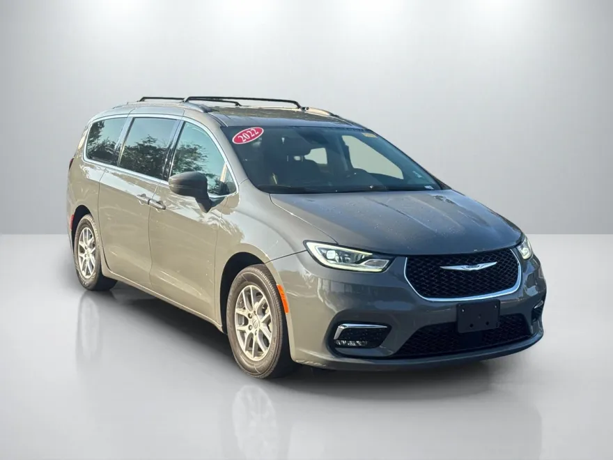 2022 Chrysler Pacifica Touring L photo 1