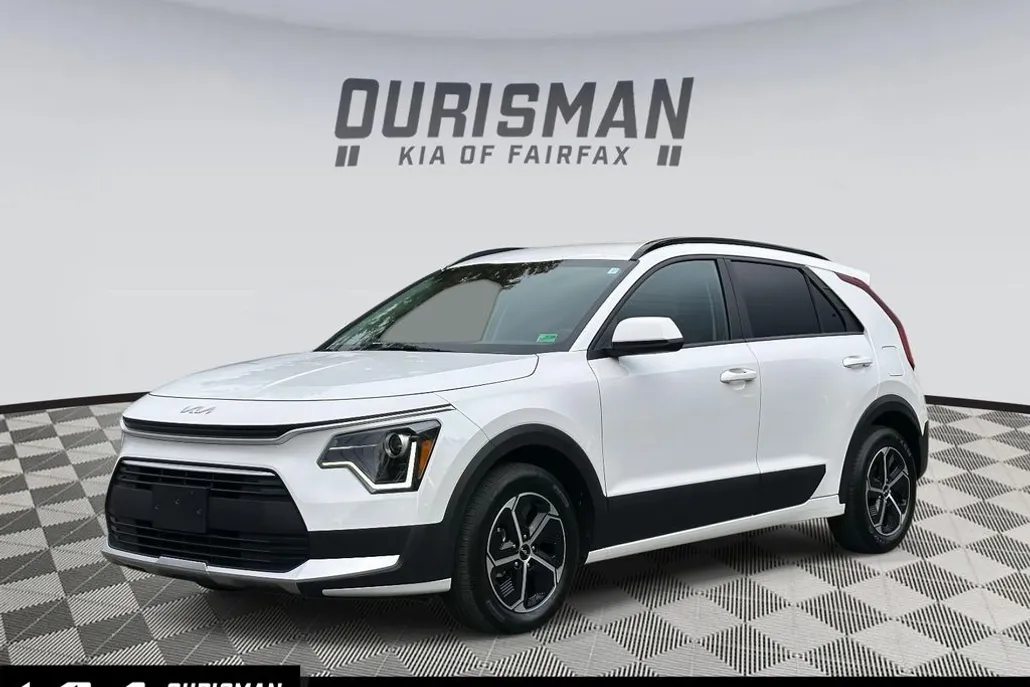 2024 Kia Niro LX photo 1