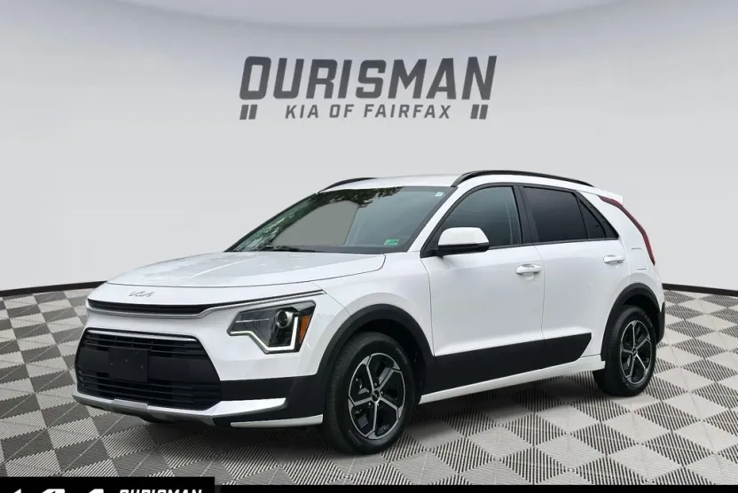 2024 Kia Niro LX photo 1