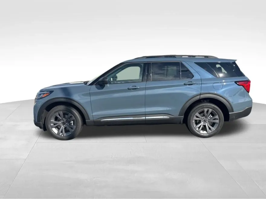 2025 Ford Explorer photo 1