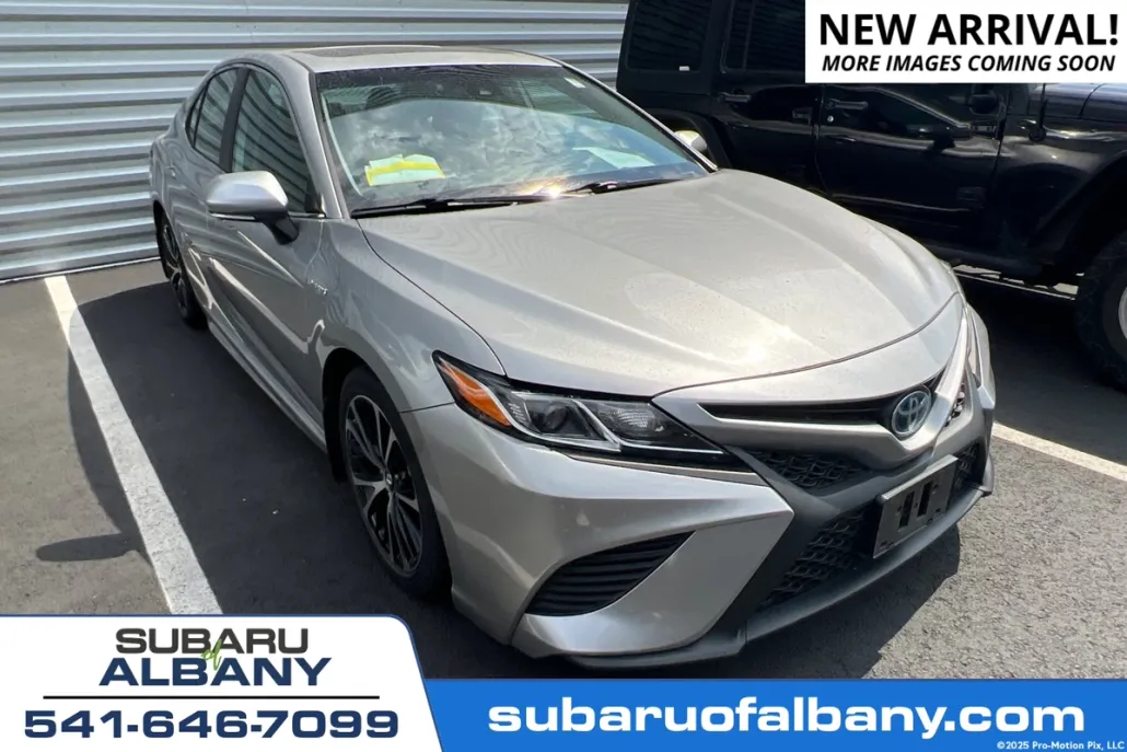 2019 Toyota Camry Hybrid SE photo 1