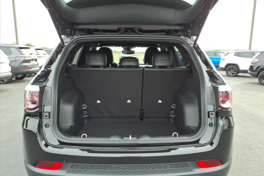 2026 Jeep Compass Latitude Altitude photo 1