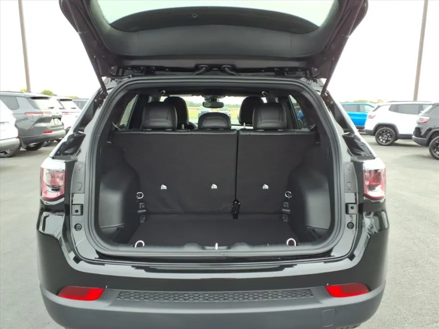 2026 Jeep Compass Latitude Altitude photo 1