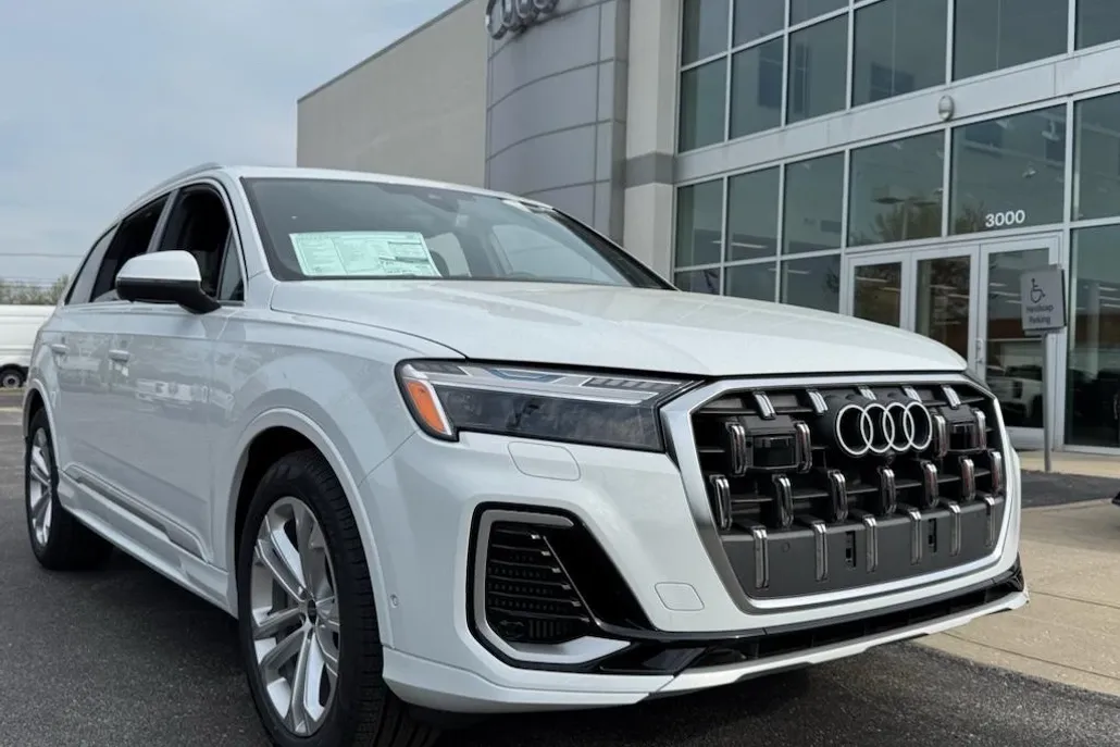 2025 Audi Q7 Prestige photo 1