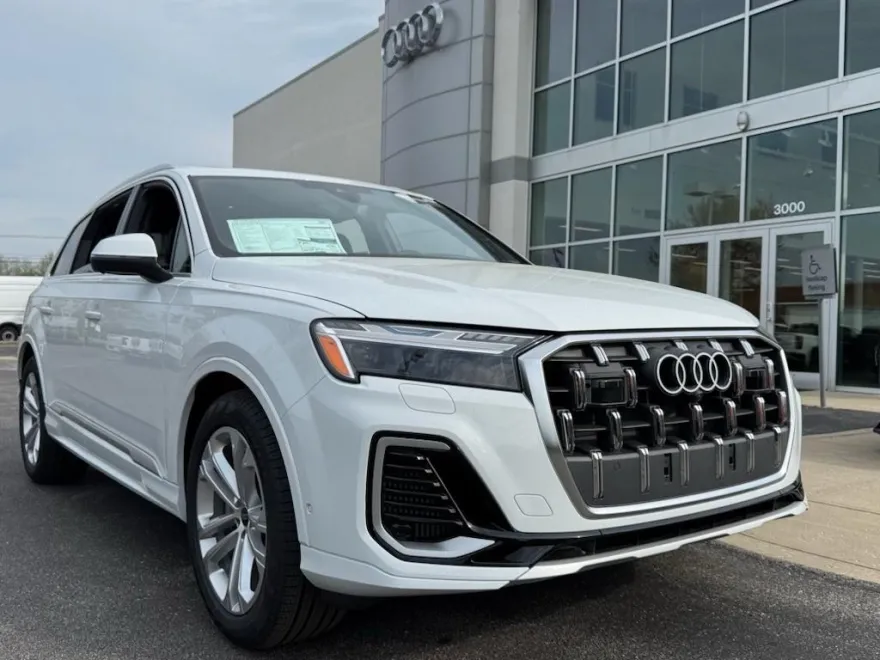2025 Audi Q7 Prestige photo 1