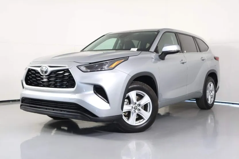 2023 Toyota Highlander L photo 1