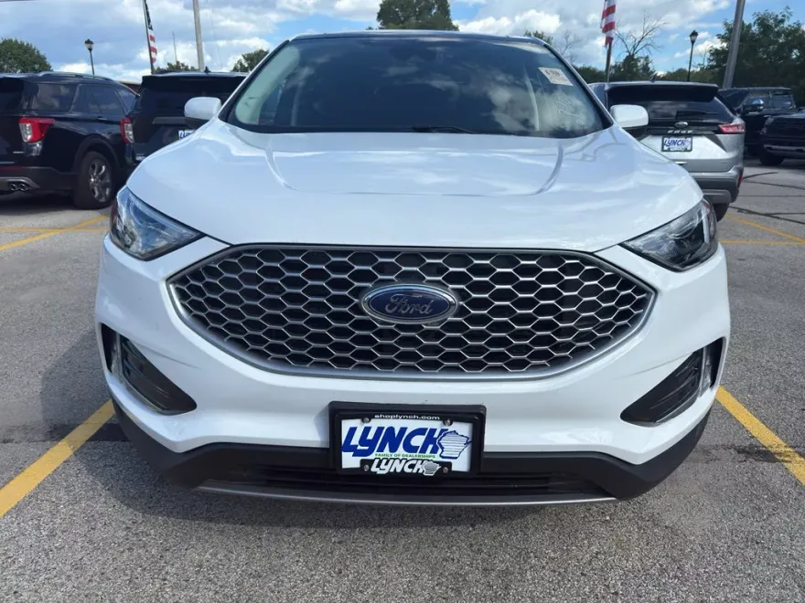 2024 Ford Edge SEL photo 1