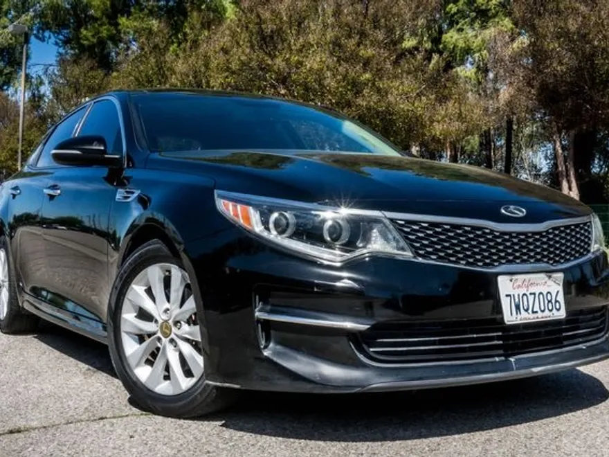 2016 Kia Optima EX photo 1