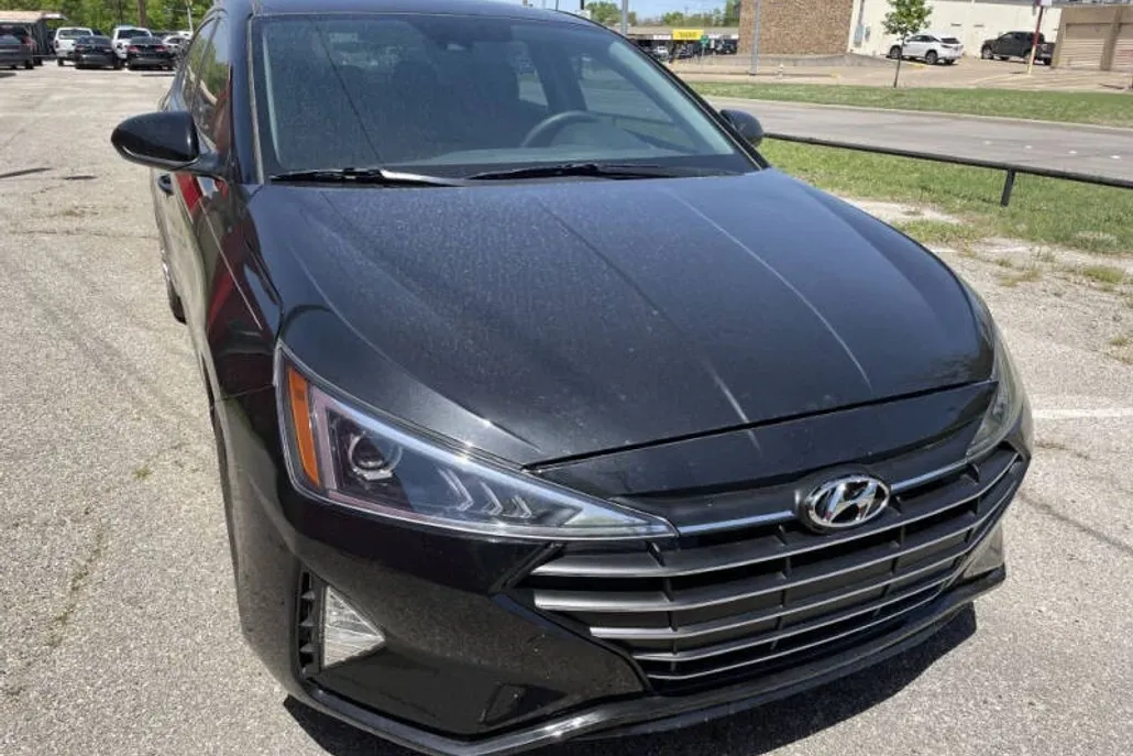 2020 Hyundai Elantra SE photo 1