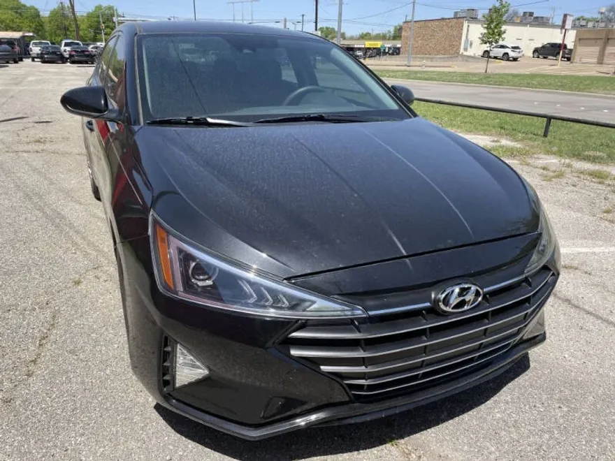 2020 Hyundai Elantra SE photo 1