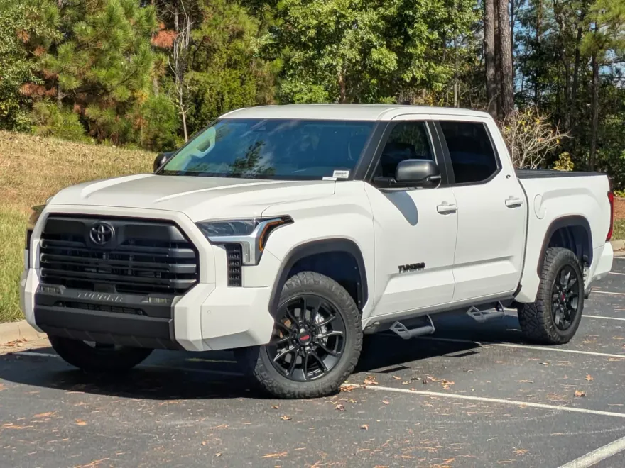 2024 Toyota Tundra SR5 photo 1