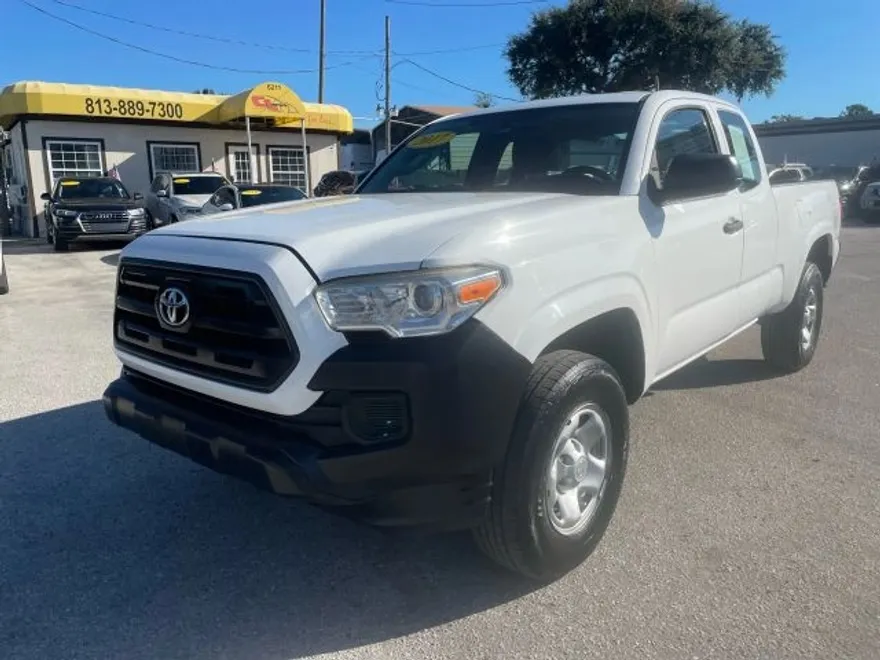 2017 Toyota Tacoma SR5 photo 1