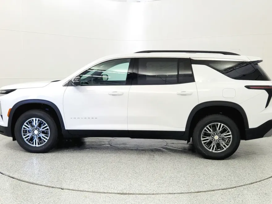 2026 Chevrolet Traverse photo 1