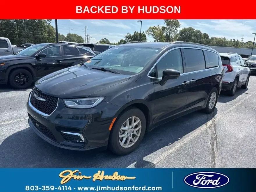 2022 Chrysler Pacifica Touring L photo 1