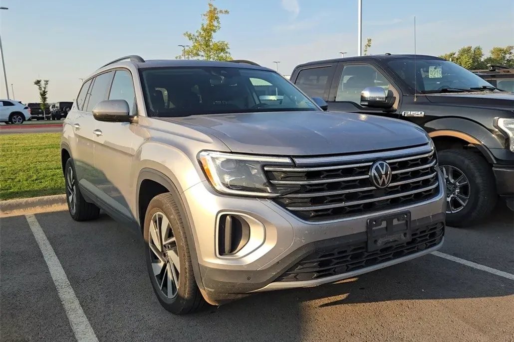 2024 Volkswagen Atlas SE Technology photo 1