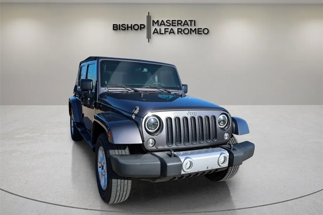 2014 Jeep Wrangler Unlimited Sahara photo 1