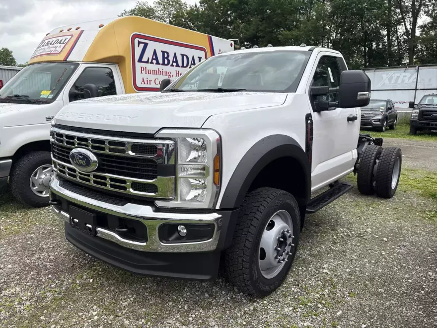 2025 Ford F-550 photo 1