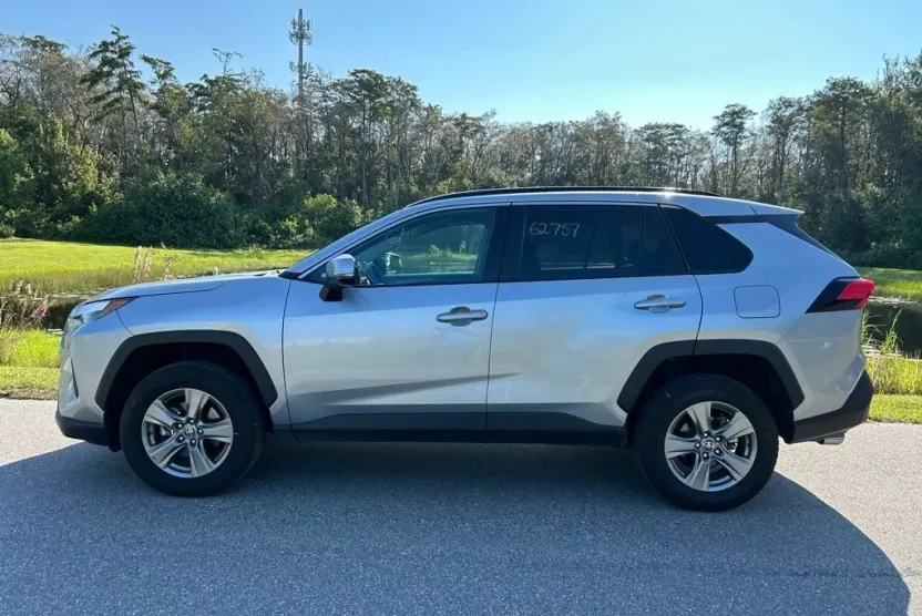 2024 Toyota RAV4 XLE photo 1