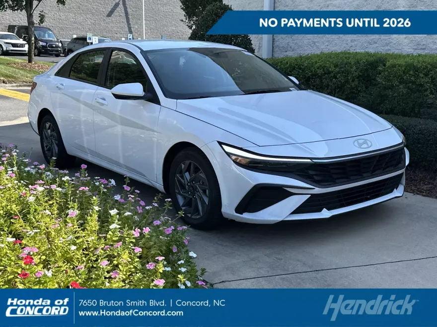 2024 Hyundai Elantra SEL photo 1