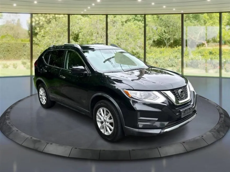 2018 Nissan Rogue SV photo 1