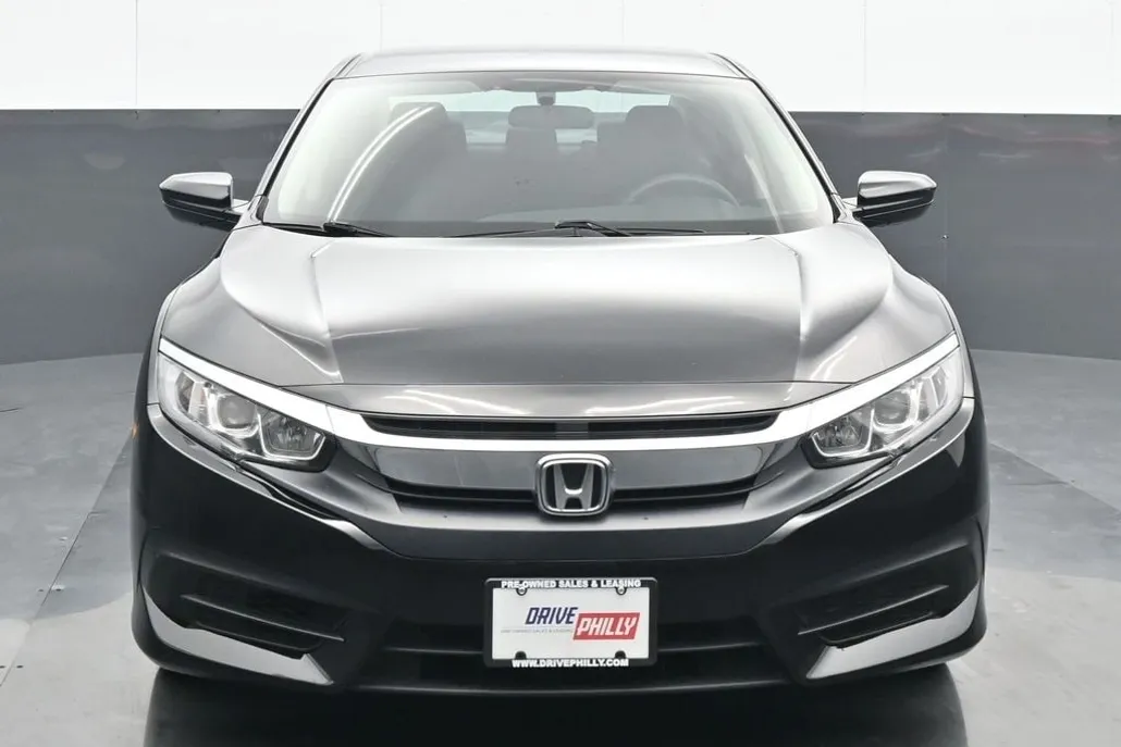 2018 Honda Civic LX photo 1