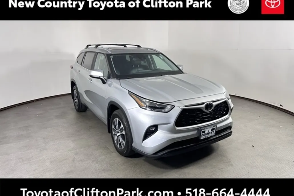 2023 Toyota Highlander XLE photo 1