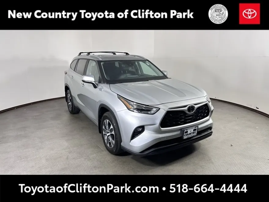 2023 Toyota Highlander XLE photo 1