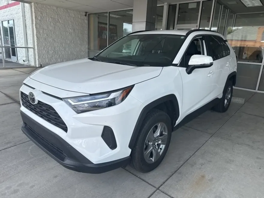 2024 Toyota RAV4 XLE photo 1