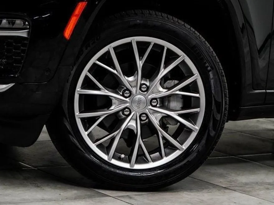 2022 Jeep Grand Cherokee Summit photo 1