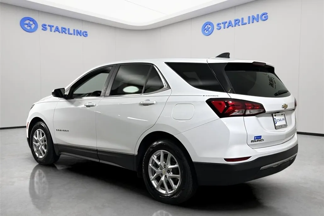 2023 Chevrolet Equinox LT photo 1