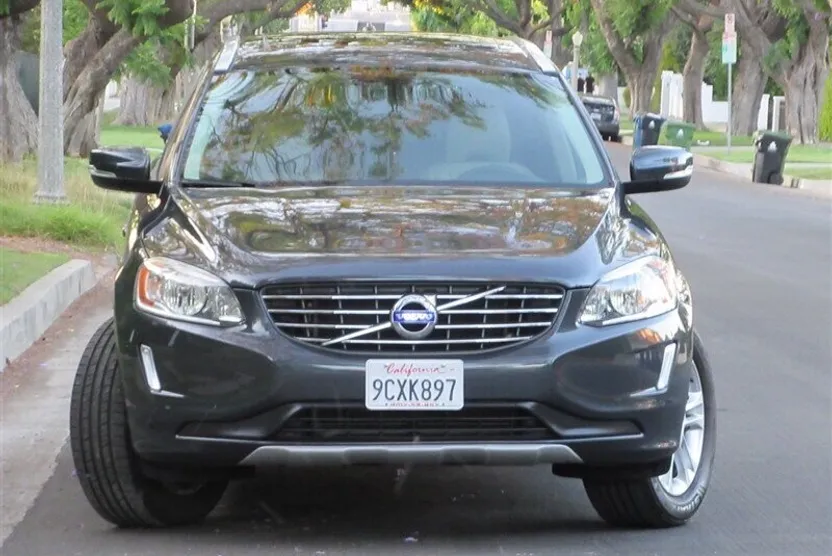 2016 Volvo XC60 T5 Drive-E Premier photo 1