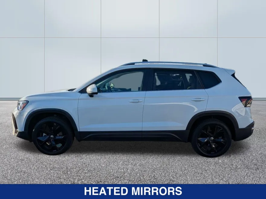 2025 Volkswagen Taos SE photo 1