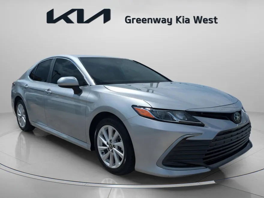 2023 Toyota Camry LE photo 1