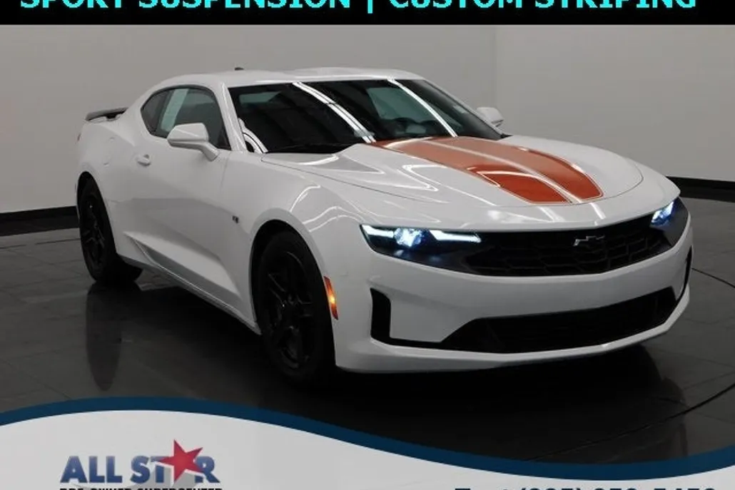 2023 Chevrolet Camaro 1LT photo 1