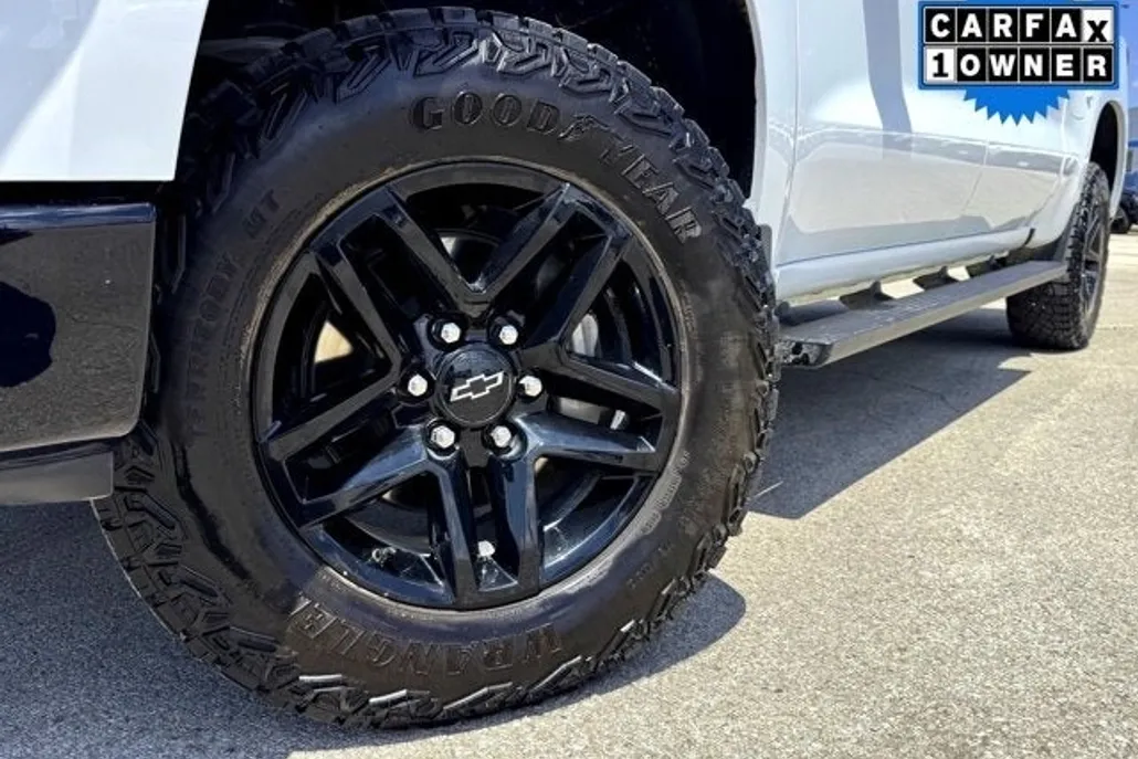 2024 Chevrolet Silverado 1500 Custom Trail Boss photo 1