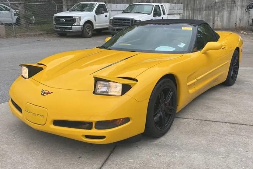 2004 Chevrolet Corvette Base photo 1