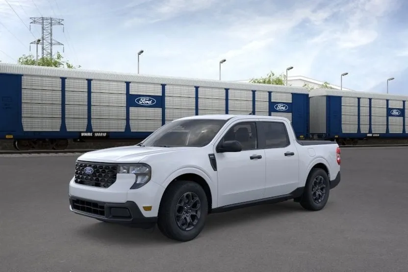 2025 Ford Maverick XLT photo 1