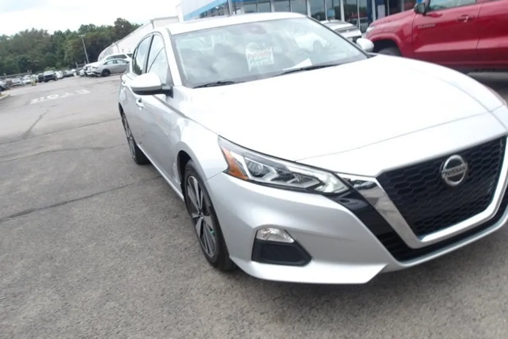 2022 Nissan Altima 2.5 SV photo 1