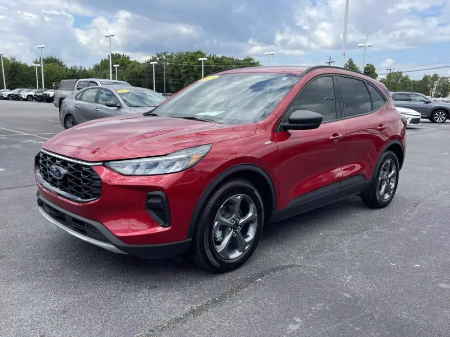 2025 Ford Escape ST-Line photo 1