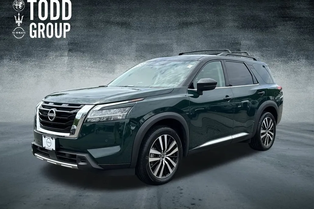 2023 Nissan Pathfinder Platinum photo 1