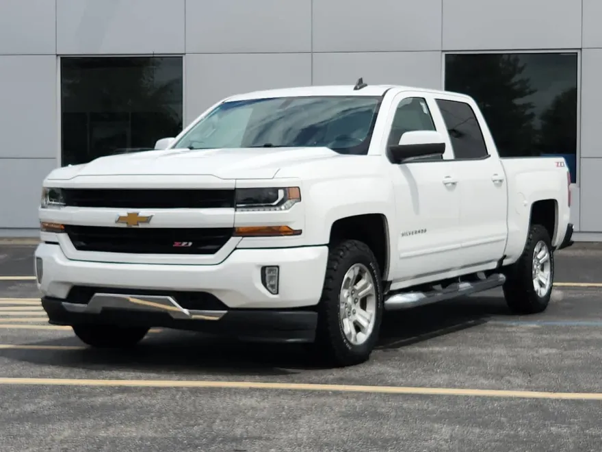 2018 Chevrolet Silverado 1500 LT photo 1