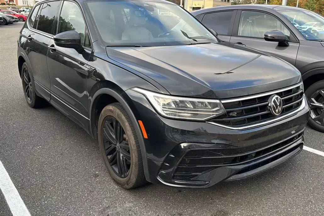 2022 Volkswagen Tiguan SE R-Line Black photo 1