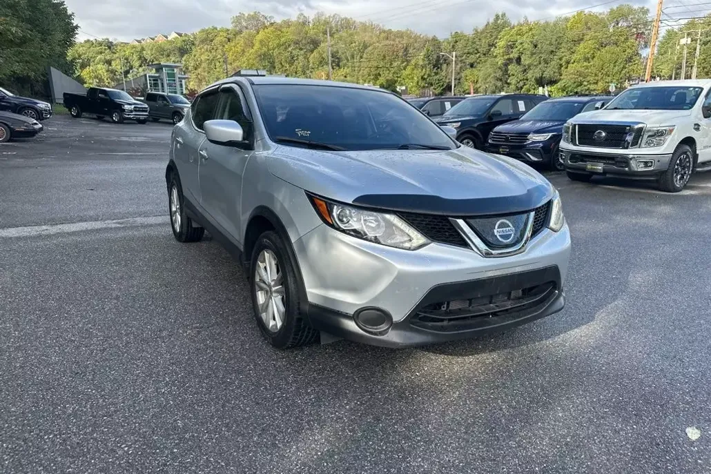 2018 Nissan Rogue Sport S photo 1