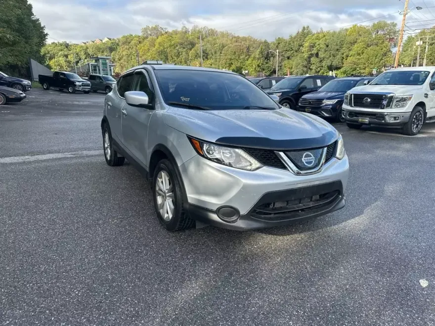2018 Nissan Rogue Sport S photo 1