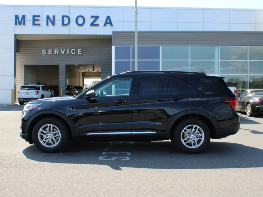 2025 Ford Explorer photo 1